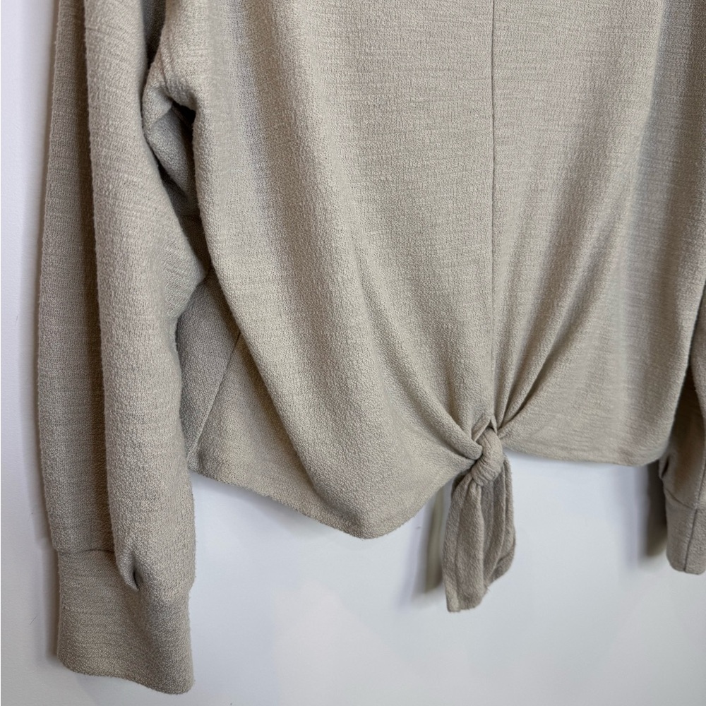 H&M light beige dolmen sleeve tie front top size medium - Picture 4 of 6
